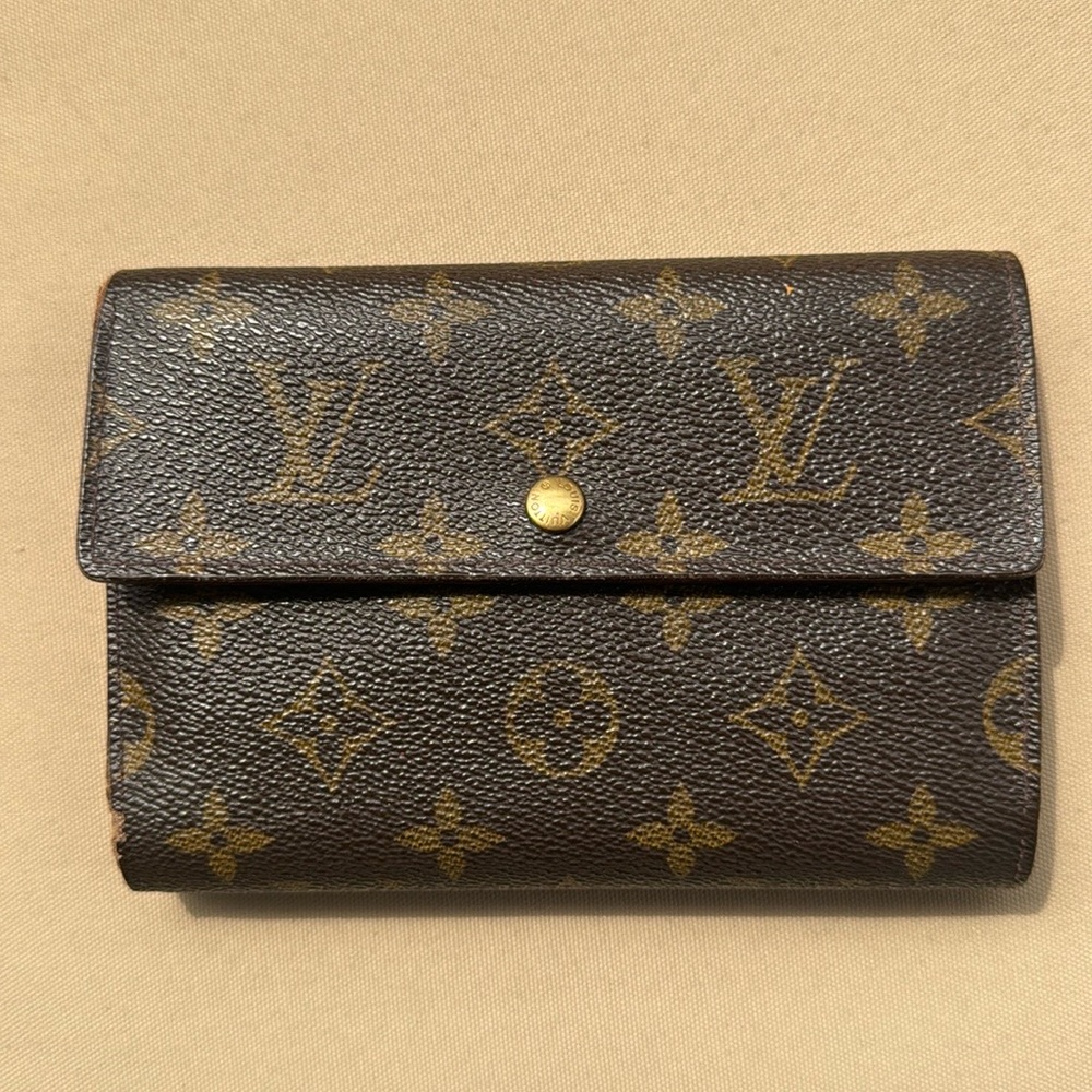 Authentic Louis Vuitton LV Wallet Pochette Passport Trifold Wallet